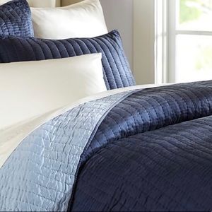 NWT Pottery Barn King blue Silk Channel Quilt